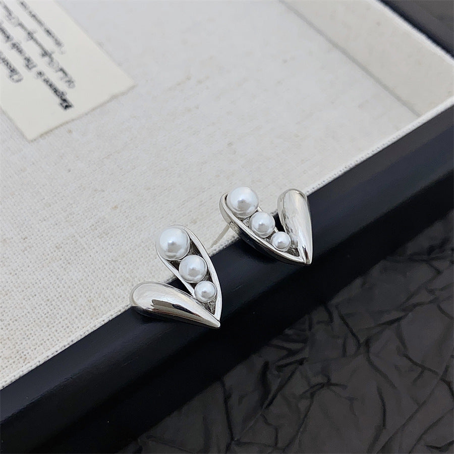 Tri Pearl V Shaped Silver Pin Earrings JLT12823