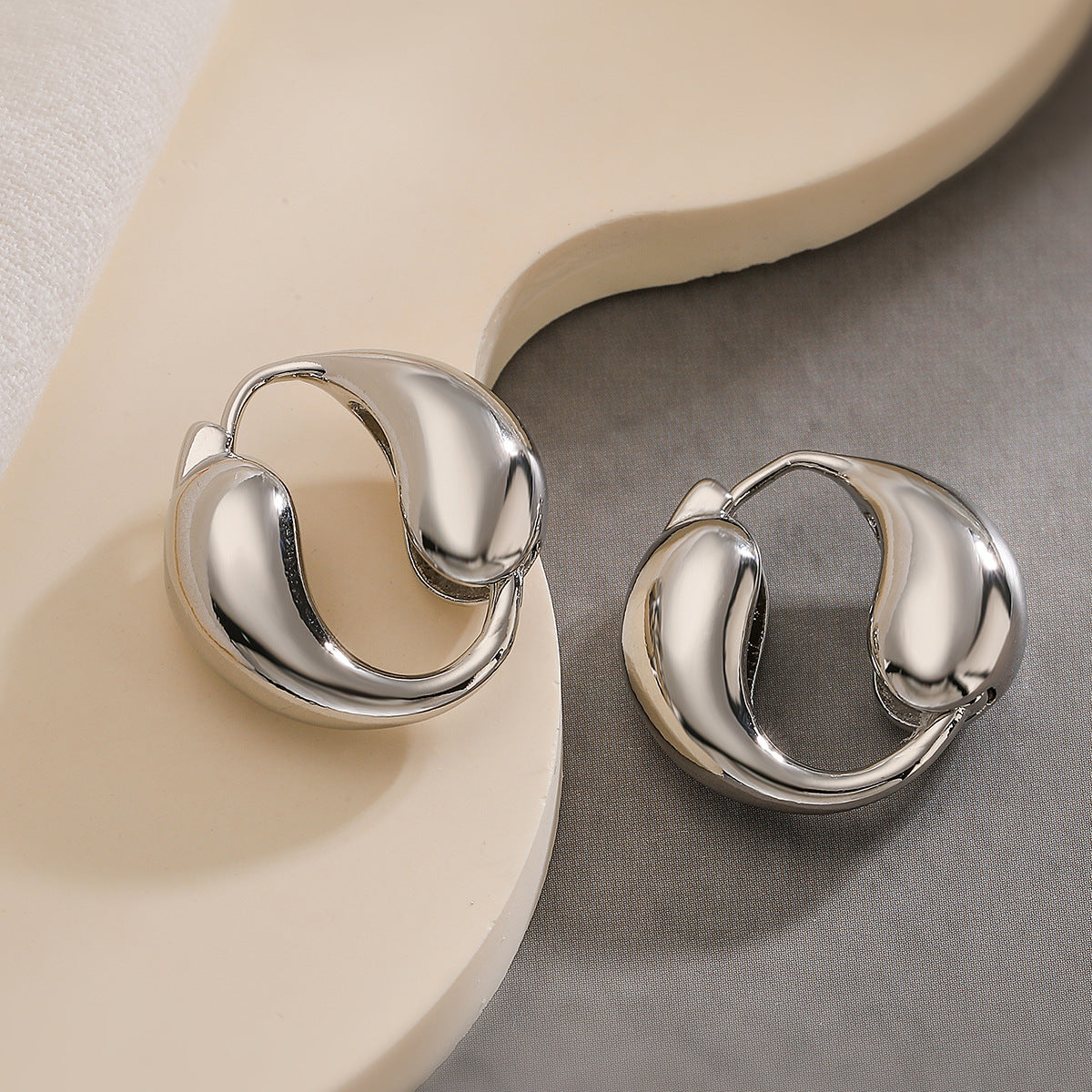 Dual Water Droplet Circulation Silver Hoop Earrings JLT12860