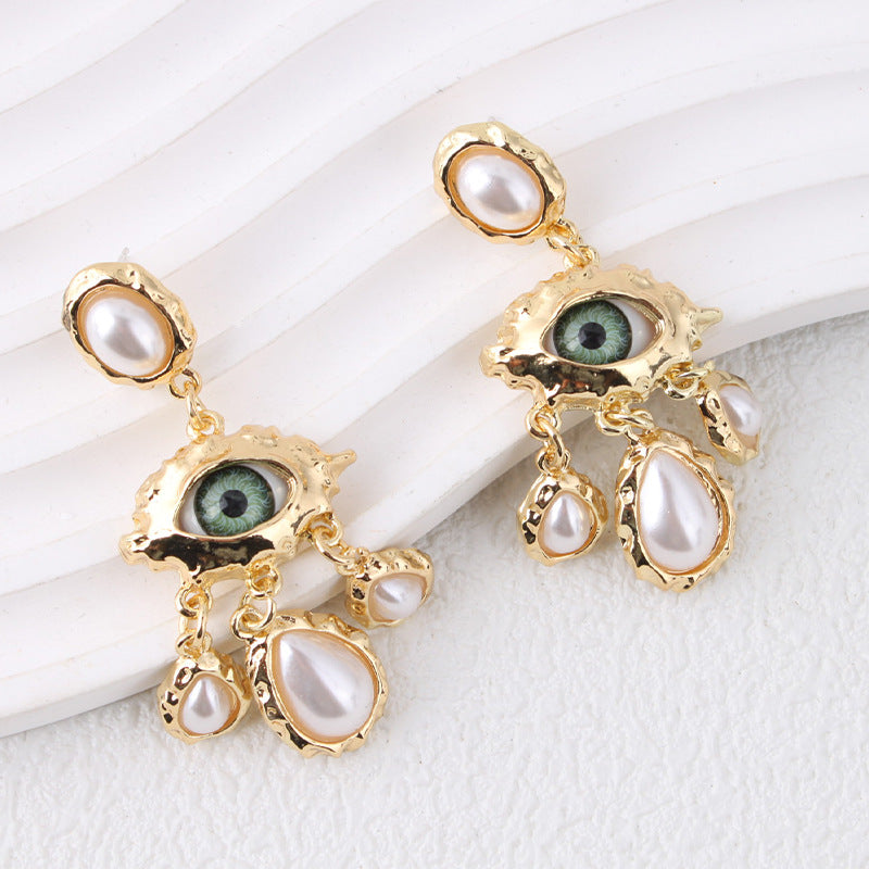 Exaggerated Big Eye With Pearl Charm Earring JLT12917