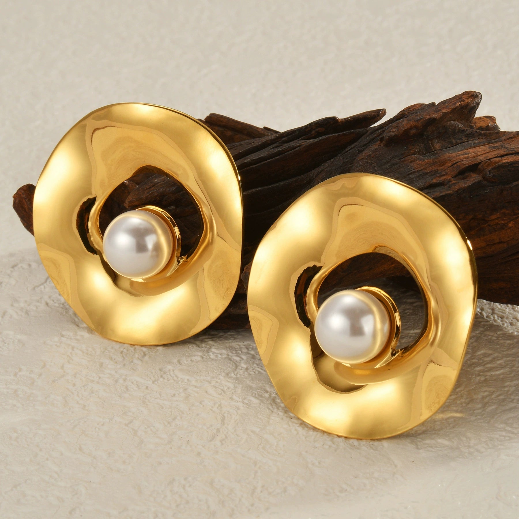 Abstract Round Gold Earrings with Pearl Detail JLT13077