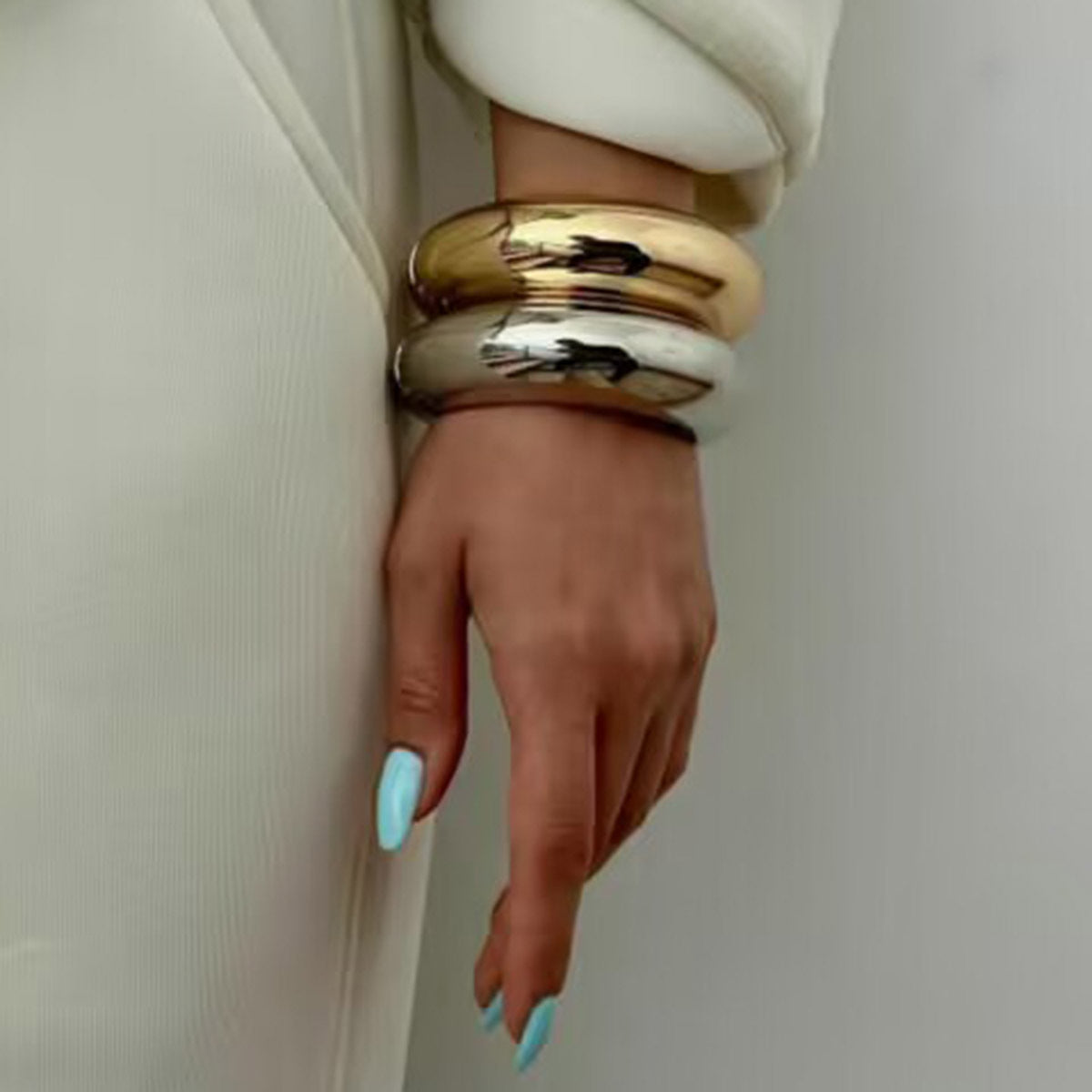 Chunky Wide Bangle Gold Bracelet JLTB0576