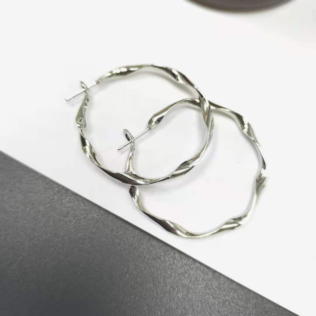 just-lil-things-hoop-earring-sliver-earring-jlt10561