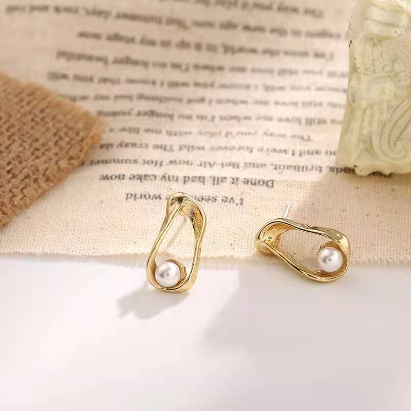 just-lil-things-gold-pin-earrings-jlt10658