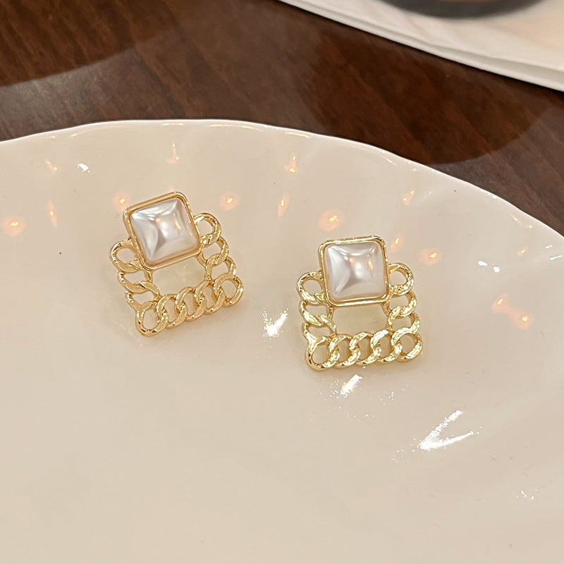 just-lil-things-gold-pin-earrings-jlt11047