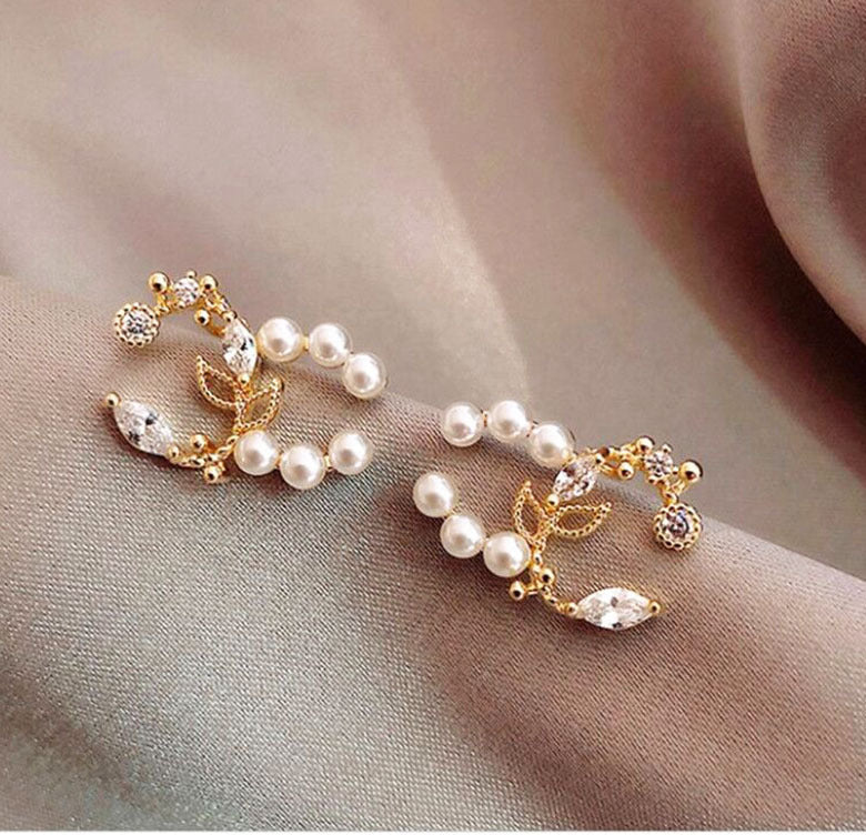 just-lil-things-gold-pin-earrings-jlt11460